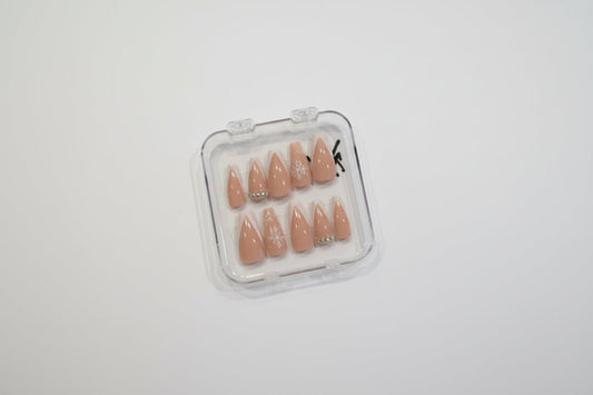 White snowflakes press on nails - Tula Rose